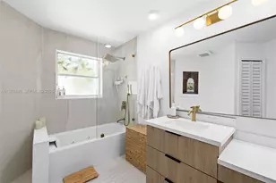 334 SW 194th Ave, Pembroke Pines, FL 33029 - Photo 6