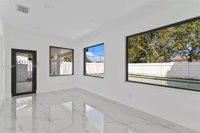 921 W 50th Pl, Hialeah, FL 33012 - Photo 12