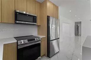 921 W 50th Pl, Hialeah, FL 33012 - Photo 8