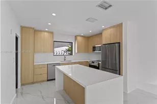 921 W 50th Pl, Hialeah, FL 33012 - Photo 6