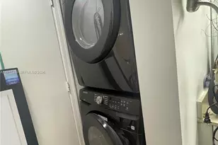 1750 N Bayshore Dr, Miami, FL 33132 - Photo 44