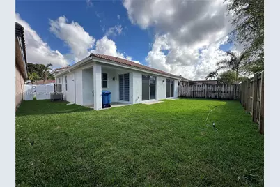8052 NW 198th St, Hialeah, FL 33015 - Photo 2