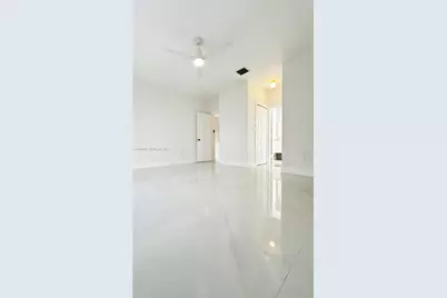 8052 NW 198th St, Hialeah, FL 33015 - Photo 20