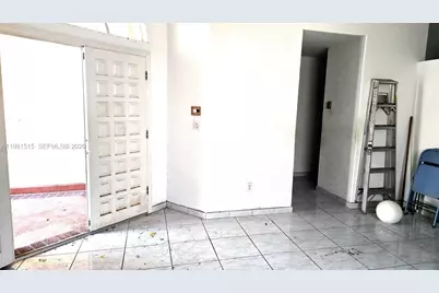 15153 NW 89th Pl, Miami Lakes, FL 33018 - Photo 4