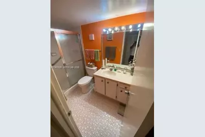 1100 Colony Point Cir #201, Pembroke Pines, FL 33026 - Photo 18