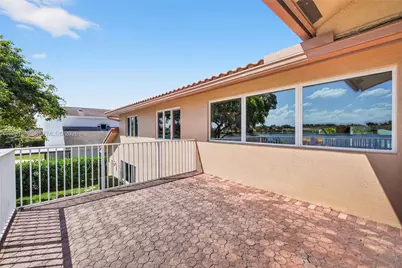 10376 SW 18th St, Davie, FL 33324 - Photo 54