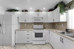 9110 SW 203rd Terrace, Cutler Bay, FL 33189 - Photo 10