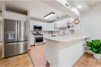 6350 NW 39th Ter, Virginia Gardens, FL 33166 - Photo 2