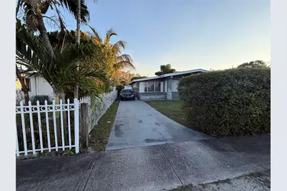 354 NE 173rd St, North Miami Beach, FL 33162 - Photo 4