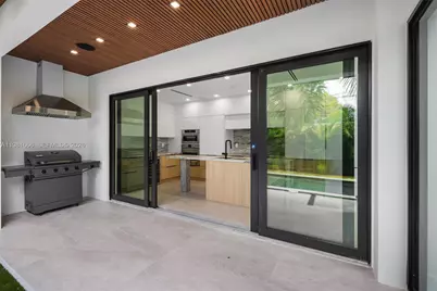 569 NW 44th St, Miami, FL 33127 - Photo 14