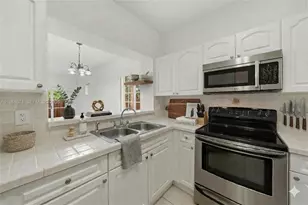 1166 NW 100th Ave, Pembroke Pines, FL 33024 - Photo 6