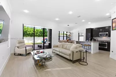 3407 W 99th Pl, Hialeah, FL 33018 - Photo 4