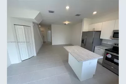 969 NE 211th St #969, Miami, FL 33179 - Photo 4