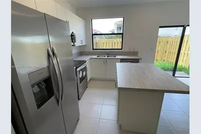 969 NE 211th St #969, Miami, FL 33179 - Photo 2