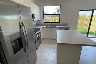 969 NE 211th St, Miami, FL 33179 - Photo 2