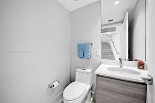 121 NE 34th St, Miami, FL 33137 - Photo 32