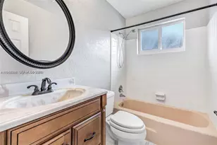 735 NE 38th St, Oakland Park, FL 33334 - Photo 12