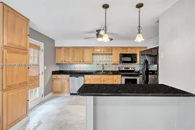 735 NE 38th St, Oakland Park, FL 33334 - Photo 4