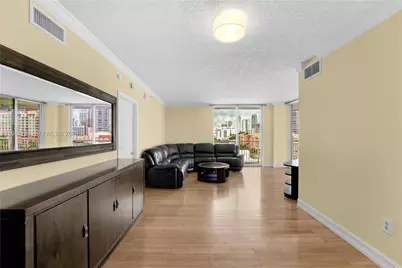 275 NE 18th St #808, Miami, FL 33132 - Photo 4