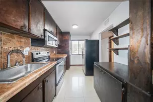 10710 NW 7th St, Miami, FL 33172 - Photo 4