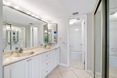 1101 Colony Point Cir #101, Pembroke Pines, FL 33026 - Photo 4