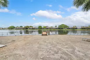 1101 Colony Point Cir, Pembroke Pines, FL 33026 - Photo 8