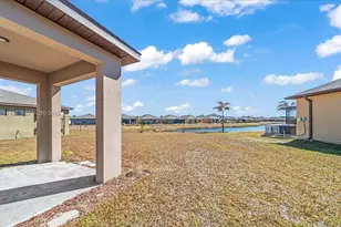 870 SE Remington Green Dr, Palm Bay, FL 32909 - Photo 2