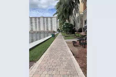 17150 N Bay Rd #2211, Sunny Isles Beach, FL 33160 - Photo 2