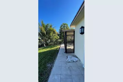 621 NW 38th Pl, Deerfield Beach, FL 33064 - Photo 18