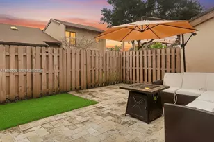 2056 SW 81st Way, Davie, FL 33324 - Photo 2