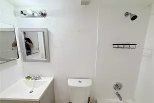 206 Lake Pointe Dr, Oakland Park, FL 33309 - Photo 10