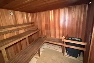 31 SE 5th St, Miami, FL 33131 - Photo 14