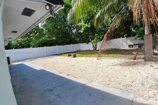 1053 NE 149th St, Miami, FL 33161 - Photo 10