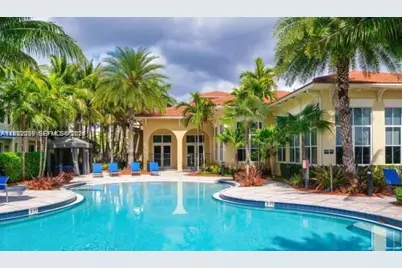 200 W Palm Cir W #107, Pembroke Pines, FL 33025 - Photo 4