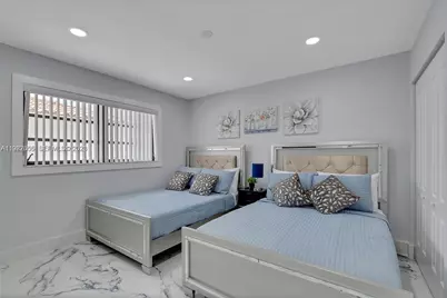 895 W 39th Pl, Hialeah, FL 33012 - Photo 16