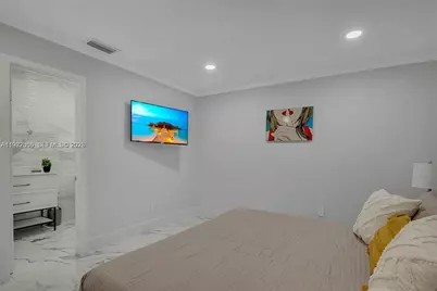 895 W 39th Pl, Hialeah, FL 33012 - Photo 22