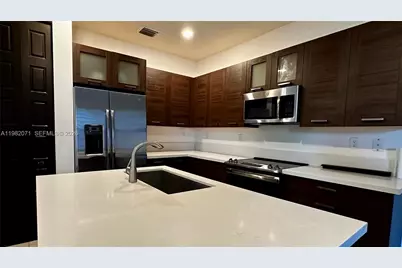 9155 NW 161st St, Miami Lakes, FL 33018 - Photo 10