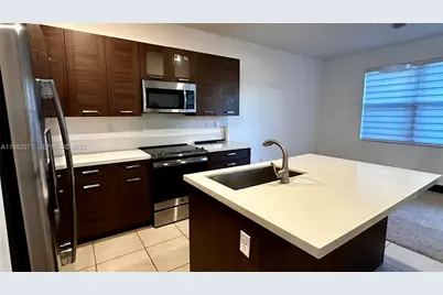 9155 NW 161st St, Miami Lakes, FL 33018 - Photo 12