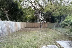 775 NW 96th St, Miami, FL 33150 - Photo 10