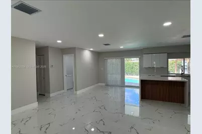 631 SE 5th Ter, Pompano Beach, FL 33060 - Photo 2