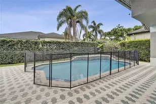 8006 N Savannah Cir, Davie, FL 33328 - Photo 6
