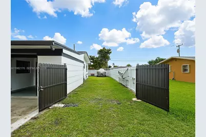 9460 Martinique Dr, Cutler Bay, FL 33189 - Photo 44
