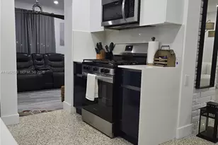 9460 Martinique Dr, Cutler Bay, FL 33189 - Photo 8