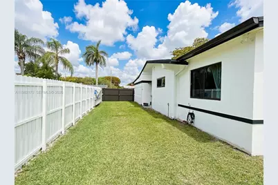9460 Martinique Dr, Cutler Bay, FL 33189 - Photo 40