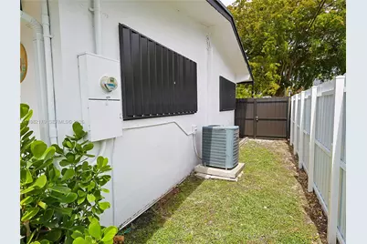 9460 Martinique Dr, Cutler Bay, FL 33189 - Photo 38