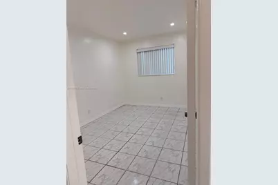 310 NE 58th St #B, Oakland Park, FL 33334 - Photo 4