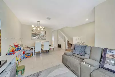 11295 W 34th Way, Hialeah Gardens, FL 33018 - Photo 10