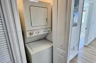 4681 NW 9th St, Miami, FL 33126 - Photo 26