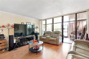 10304 Fairway Rd, Pembroke Pines, FL 33026 - Photo 12