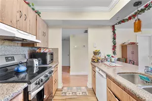 10304 Fairway Rd, Pembroke Pines, FL 33026 - Photo 26
